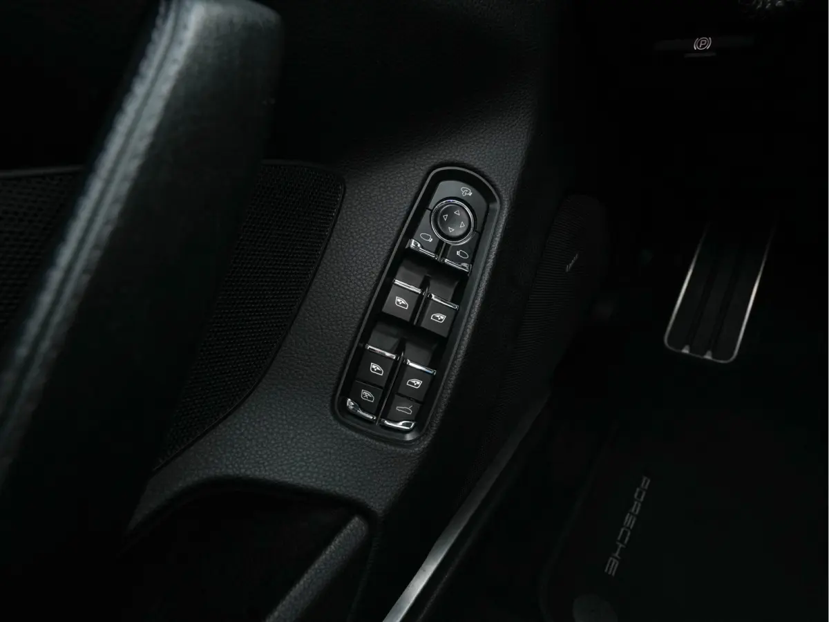 3.0 S E-Hybrid (Plug-In) Aut. *PANO | LEATHER | XENON | HEATED-SPORTSEATS | MEMORY-PACK | BOSE-SOUND | AIR-SUSPENSION | NAVI-FULLMAP | CAMERA | PRIVACY-GLASS | SHIFTPADDLES | ECC | PDC | CRU