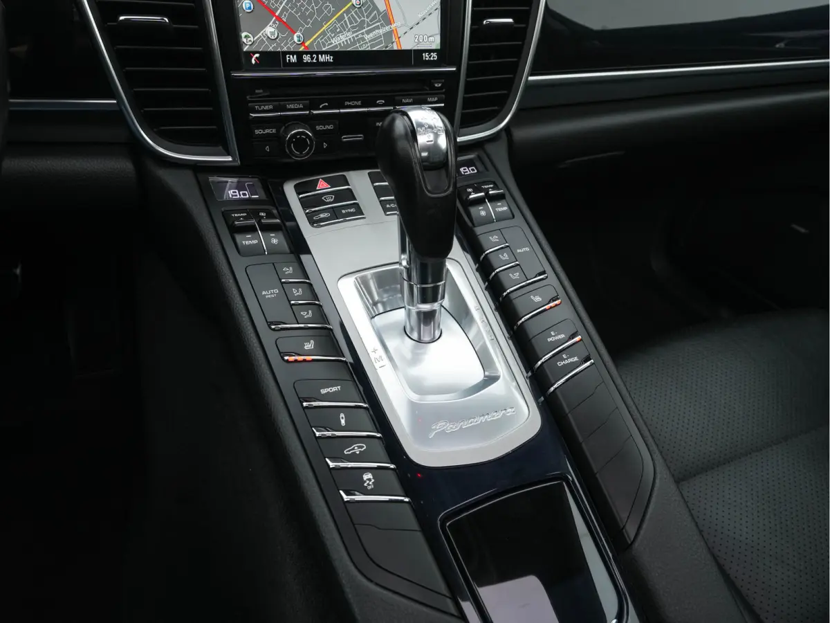 3.0 S E-Hybrid (Plug-In) Aut. *PANO | LEATHER | XENON | HEATED-SPORTSEATS | MEMORY-PACK | BOSE-SOUND | AIR-SUSPENSION | NAVI-FULLMAP | CAMERA | PRIVACY-GLASS | SHIFTPADDLES | ECC | PDC | CRU