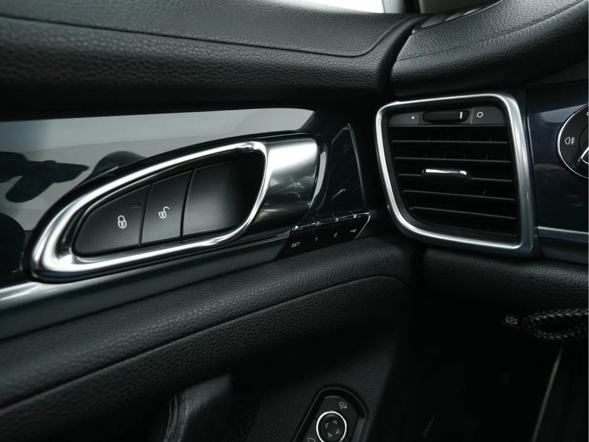 3.0 S E-Hybrid (Plug-In) Aut. *PANO | LEATHER | XENON | HEATED-SPORTSEATS | MEMORY-PACK | BOSE-SOUND | AIR-SUSPENSION | NAVI-FULLMAP | CAMERA | PRIVACY-GLASS | SHIFTPADDLES | ECC | PDC | CRU