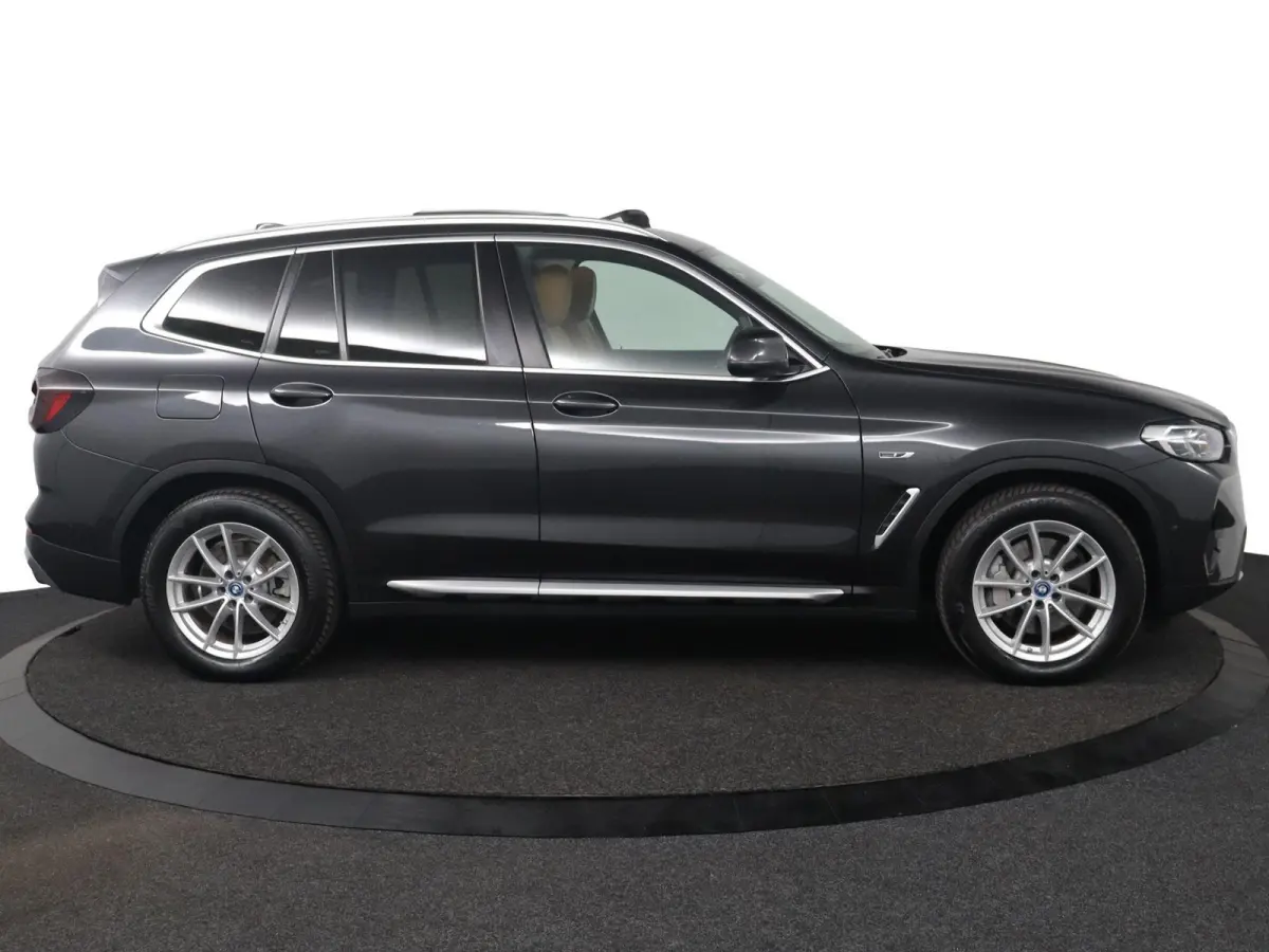 xDrive30e High Executive | SOH 99% | Panoramadak | Elektrisch verstelbare stoelen | Head-Up Display | Stoelverwarming