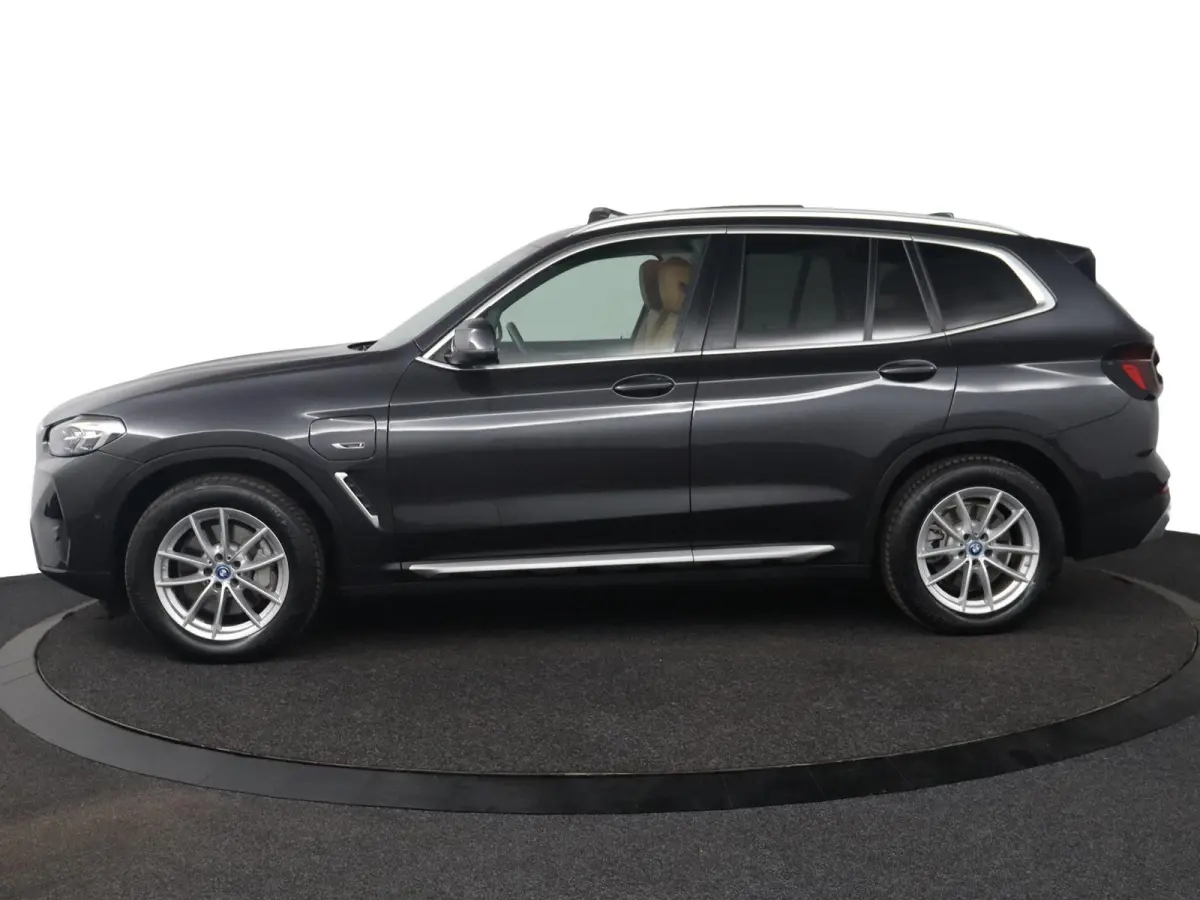 xDrive30e High Executive | SOH 99% | Panoramadak | Elektrisch verstelbare stoelen | Head-Up Display | Stoelverwarming