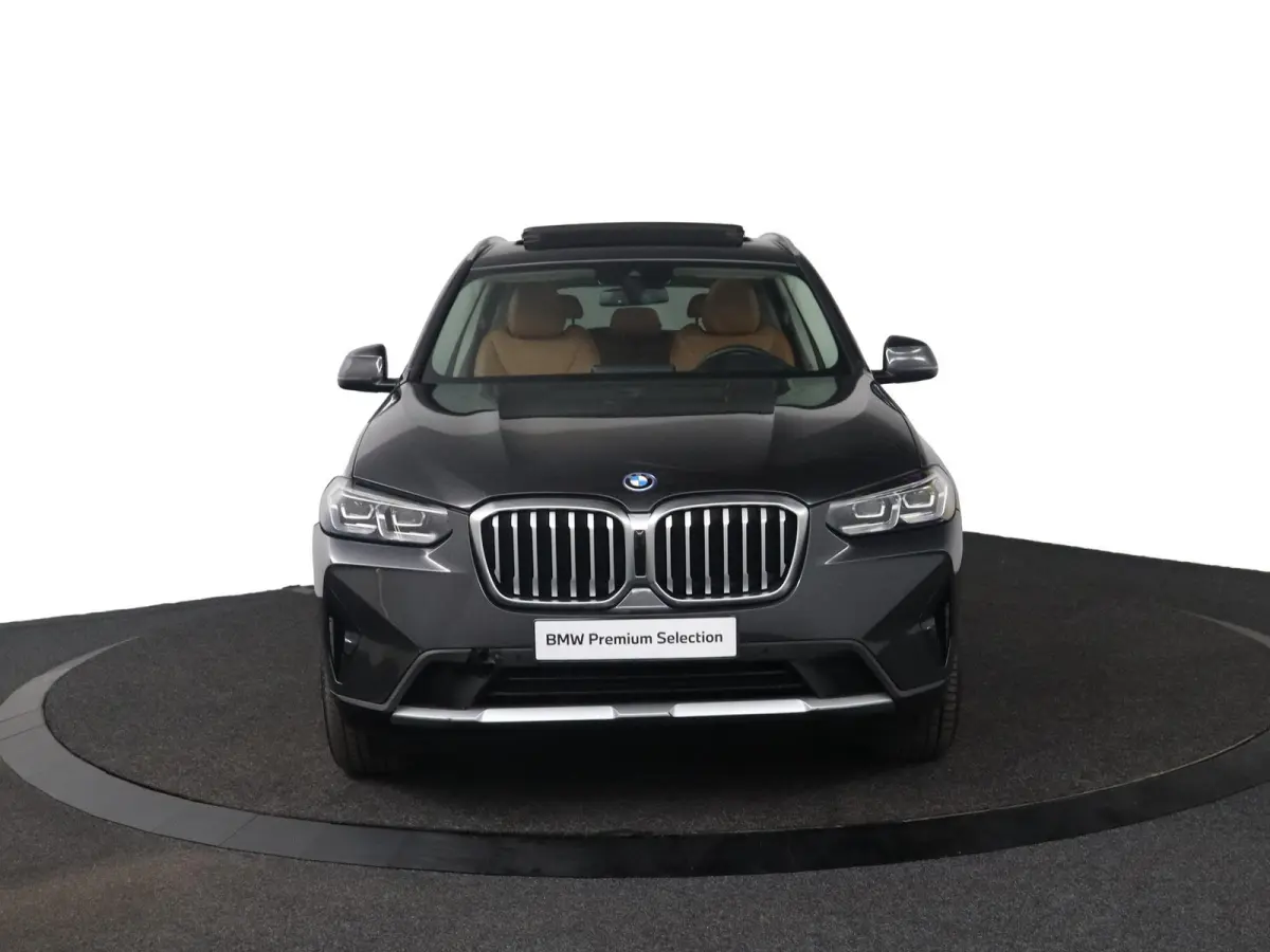 xDrive30e High Executive | SOH 99% | Panoramadak | Elektrisch verstelbare stoelen | Head-Up Display | Stoelverwarming