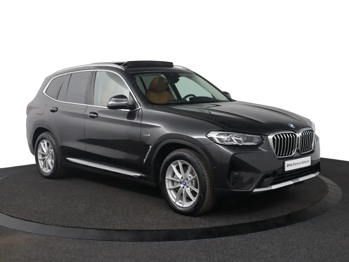 xDrive30e High Executive | SOH 99% | Panoramadak | Elektrisch verstelbare stoelen | Head-Up Display | Stoelverwarming