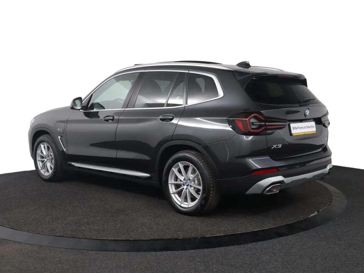 xDrive30e High Executive | SOH 99% | Panoramadak | Elektrisch verstelbare stoelen | Head-Up Display | Stoelverwarming