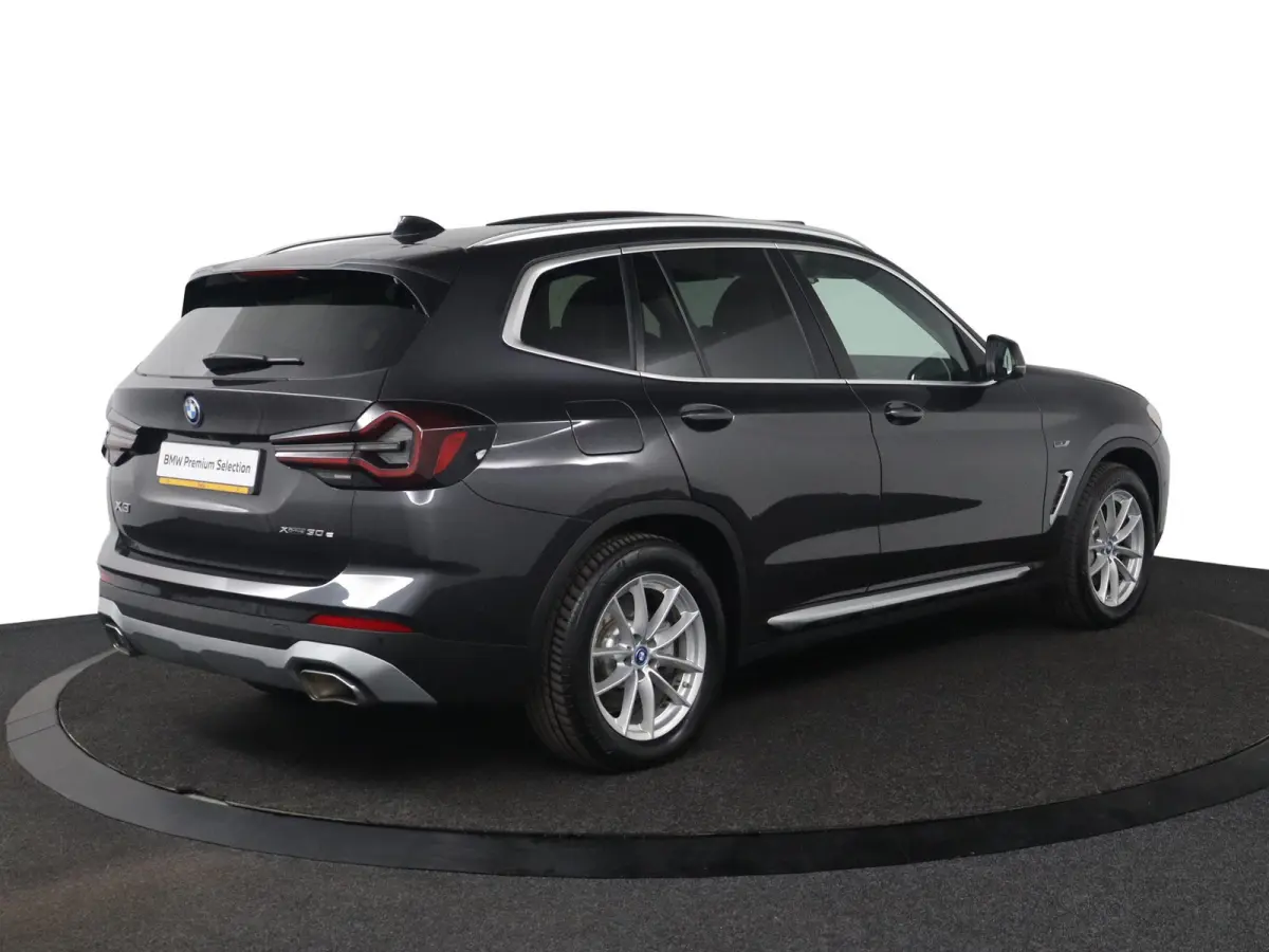 xDrive30e High Executive | SOH 99% | Panoramadak | Elektrisch verstelbare stoelen | Head-Up Display | Stoelverwarming