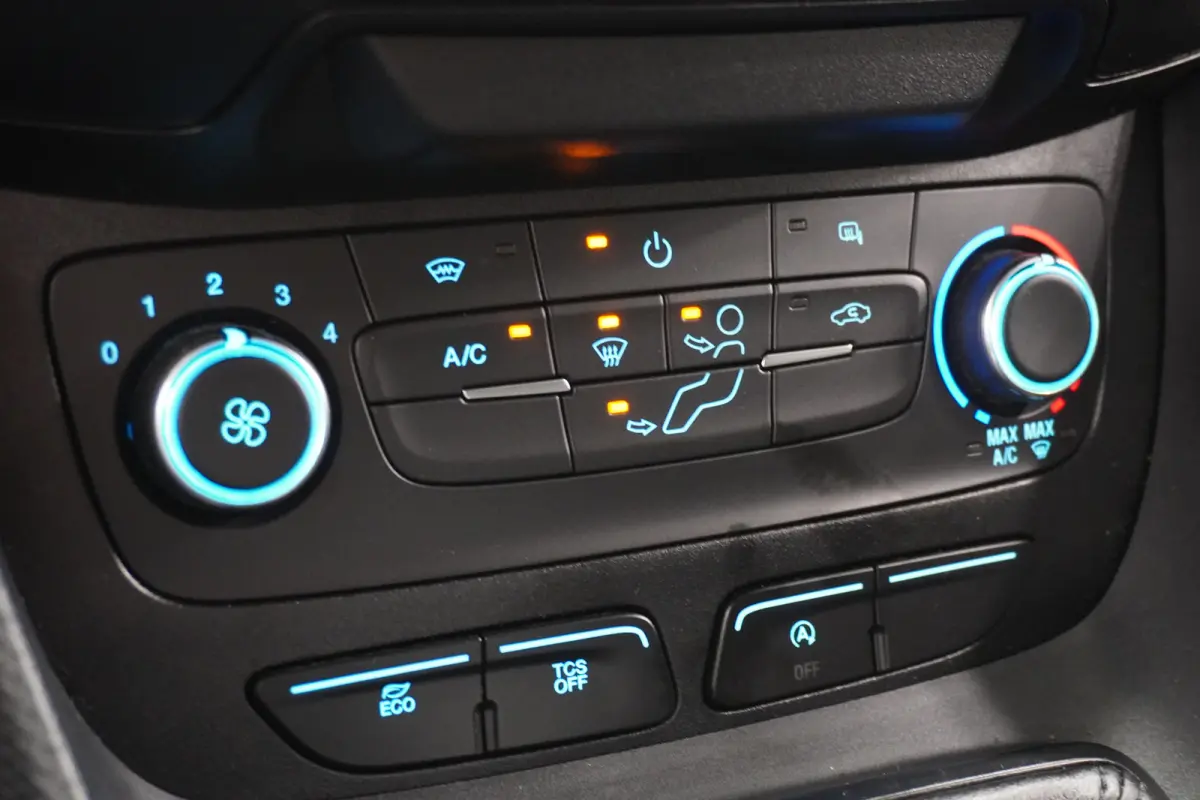 1.5 EcoBlue EURO 6 - Airco - Trekhaak - € 12.900,- Excl.