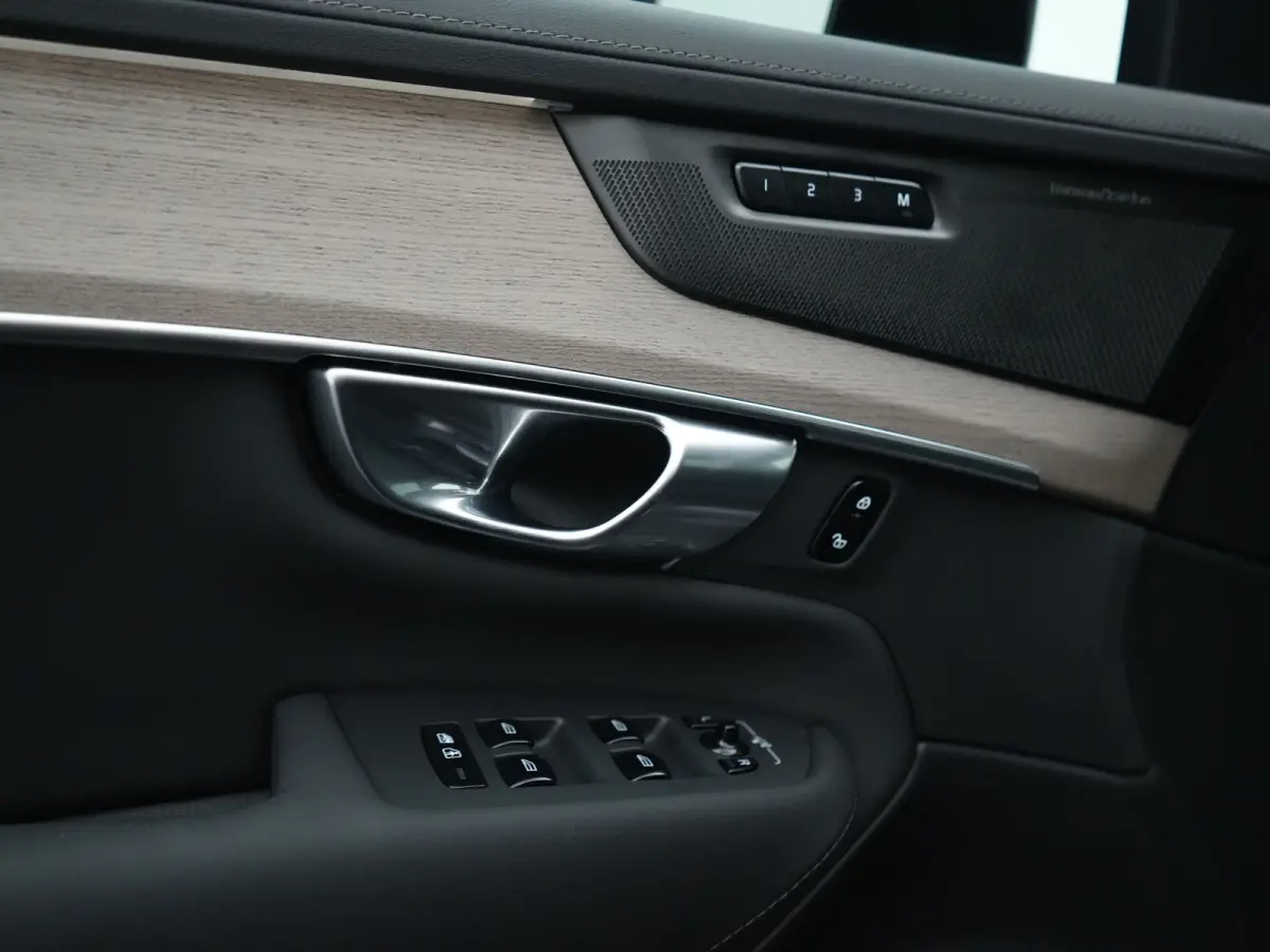 T8 Recharge AWD Ultra Dark | Luchtvering | Harman/Kardon | Head-Up | 360° Camera | 21" | Adaptive Cruise | BLIS | Lederen Dashboard
