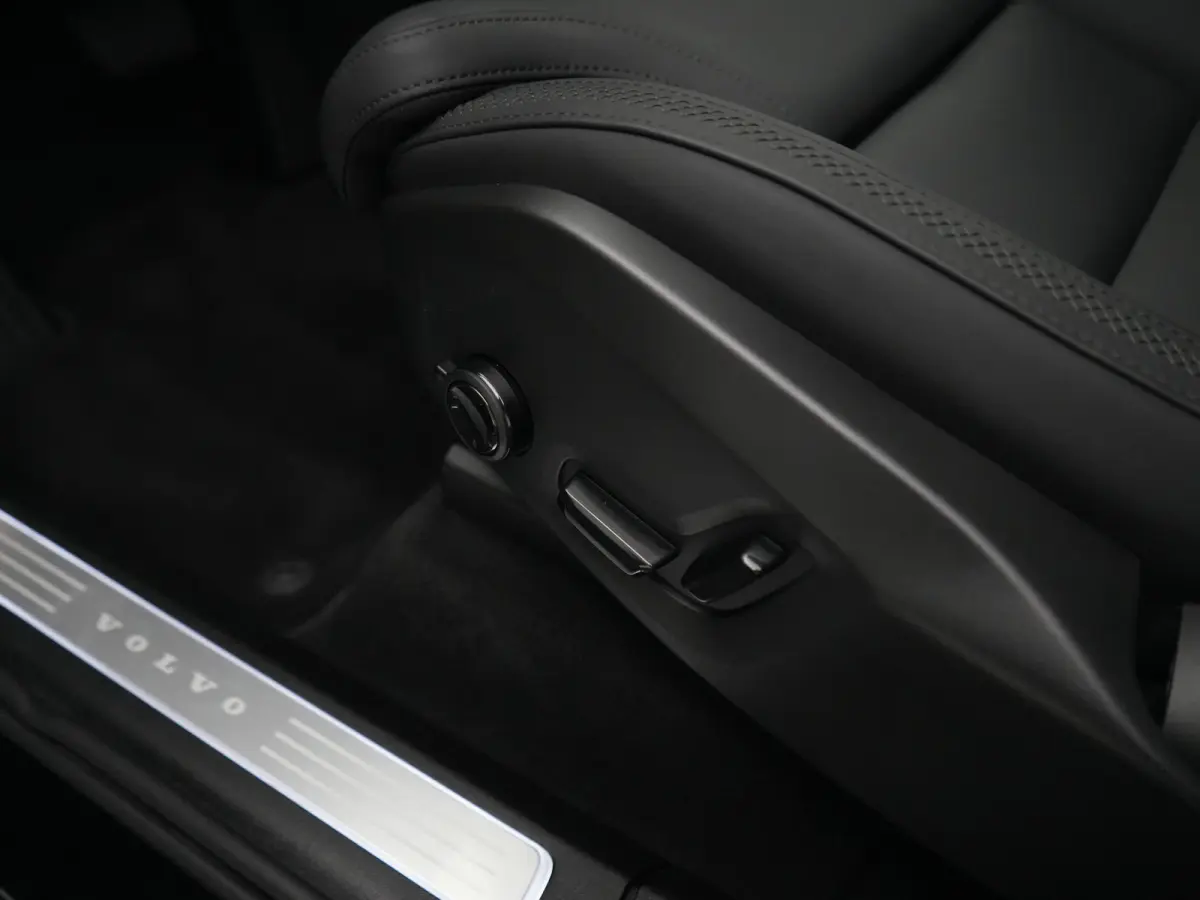 T8 Recharge AWD Ultra Dark | Luchtvering | Harman/Kardon | Head-Up | 360° Camera | 21" | Adaptive Cruise | BLIS | Lederen Dashboard