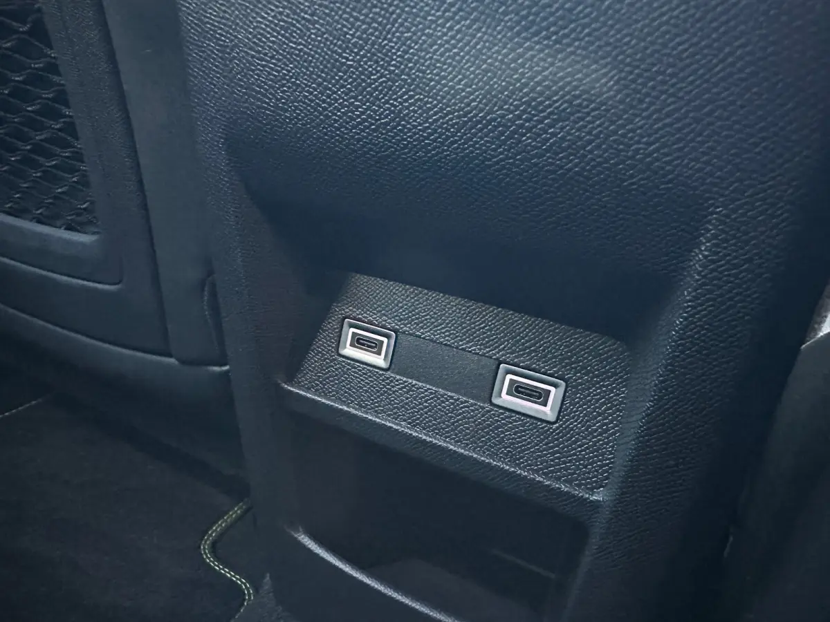 1.6 Plug-in Hybrid 180 GT | Apple Carplay / Android Auto | 360° Camera | Elek. Stoelen | Navigatie | Camera | Adaptieve Cruise Control | Achterbank in delen neerklapbaar | Achteruitrijcamer