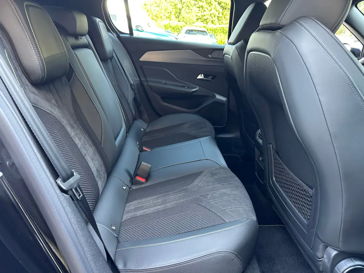 1.6 Plug-in Hybrid 180 GT | Apple Carplay / Android Auto | 360° Camera | Elek. Stoelen | Navigatie | Camera | Adaptieve Cruise Control | Achterbank in delen neerklapbaar | Achteruitrijcamer