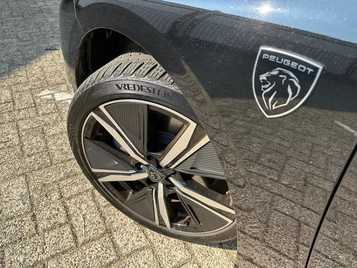 1.6 Plug-in Hybrid 180 GT | Apple Carplay / Android Auto | 360° Camera | Elek. Stoelen | Navigatie | Camera | Adaptieve Cruise Control | Achterbank in delen neerklapbaar | Achteruitrijcamer