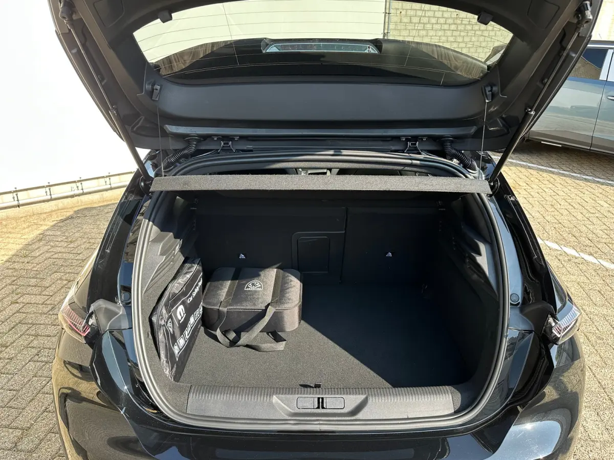 1.6 Plug-in Hybrid 180 GT | Apple Carplay / Android Auto | 360° Camera | Elek. Stoelen | Navigatie | Camera | Adaptieve Cruise Control | Achterbank in delen neerklapbaar | Achteruitrijcamer