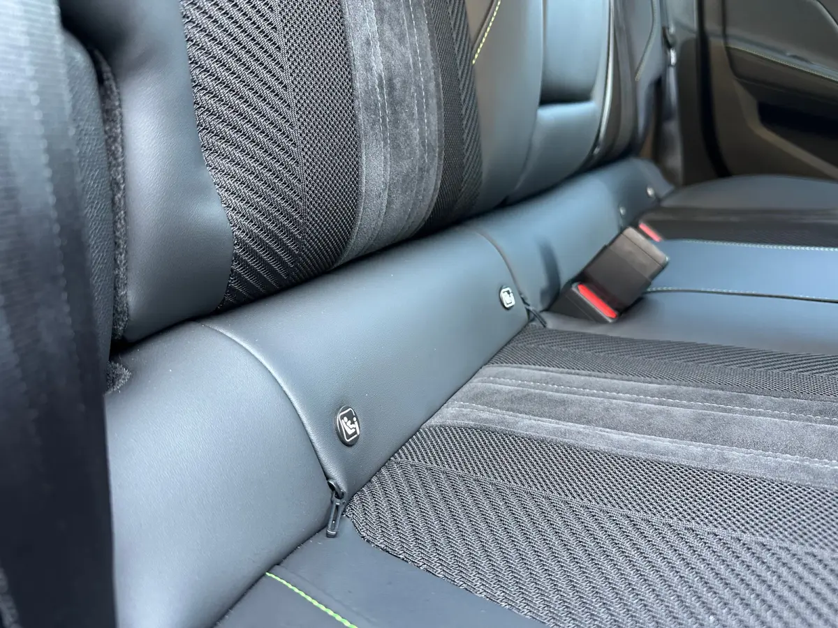 1.6 Plug-in Hybrid 180 GT | Apple Carplay / Android Auto | 360° Camera | Elek. Stoelen | Navigatie | Camera | Adaptieve Cruise Control | Achterbank in delen neerklapbaar | Achteruitrijcamer