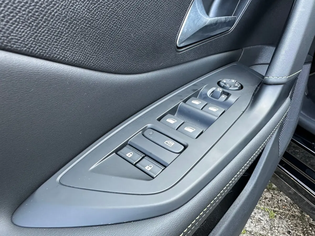 1.6 Plug-in Hybrid 180 GT | Apple Carplay / Android Auto | 360° Camera | Elek. Stoelen | Navigatie | Camera | Adaptieve Cruise Control | Achterbank in delen neerklapbaar | Achteruitrijcamer