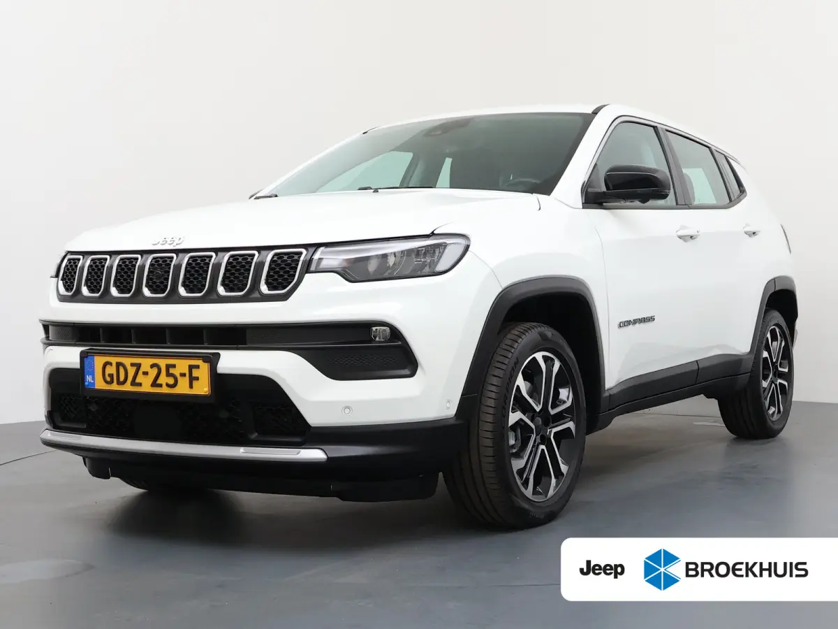 1.5T e-Hybrid Altitude / Navigatie / 360 Camera / Stuur -en stoelverwarming / Keyless / Draadloze telefoonlader / Carplay /