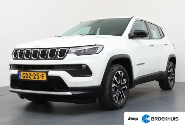 1.5T e-Hybrid Altitude / Navigatie / 360 Camera / Stuur -en stoelverwarming / Keyless / Draadloze telefoonlader / Carplay /