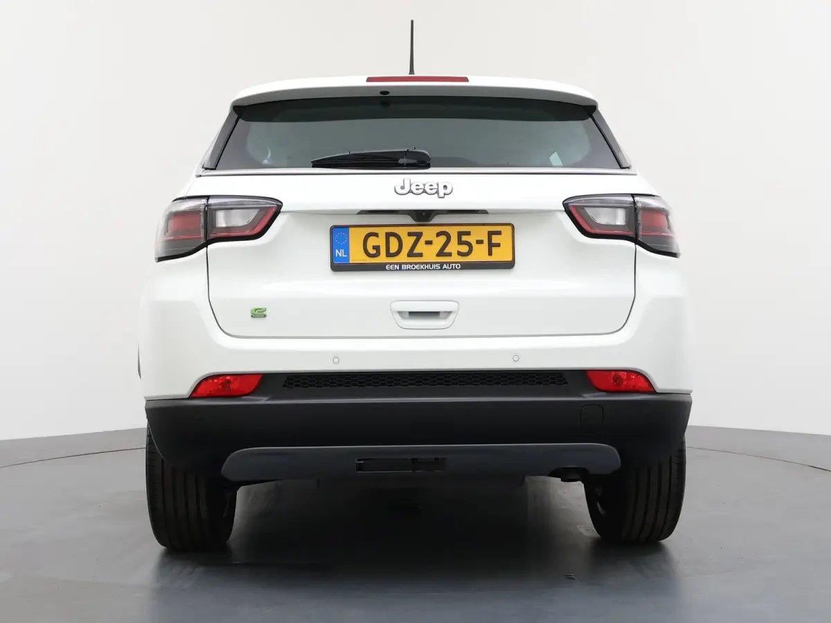 1.5T e-Hybrid Altitude / Navigatie / 360 Camera / Stuur -en stoelverwarming / Keyless / Draadloze telefoonlader / Carplay /