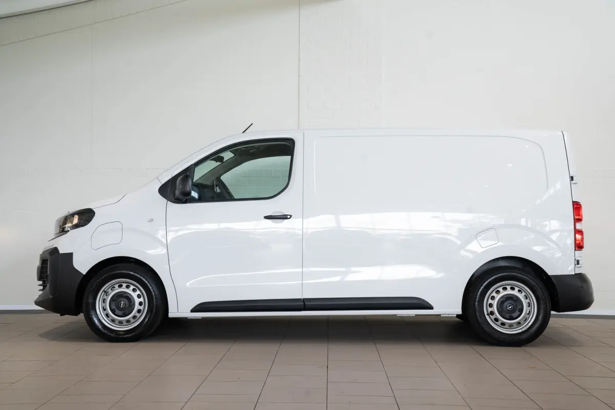 Standaard - Electric 75kWh | Tot 8 Jaar Garantie | Comfort Scheidingswand | Laadruimte Pakket | Navigatie | Camera | Parkeersensoren |