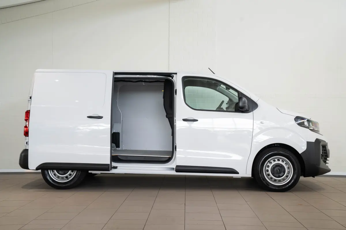 Standaard - Electric 75kWh | Tot 8 Jaar Garantie | Comfort Scheidingswand | Laadruimte Pakket | Navigatie | Camera | Parkeersensoren |