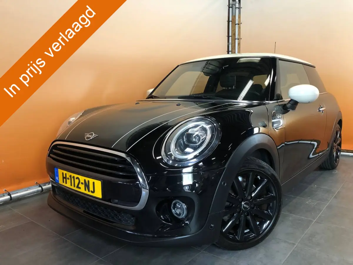 1.5 Cooper 60 Years Edition NL auto sportstoelen | leer | navi | led | harman kardon | pano dak | head up | dealer onderhouden