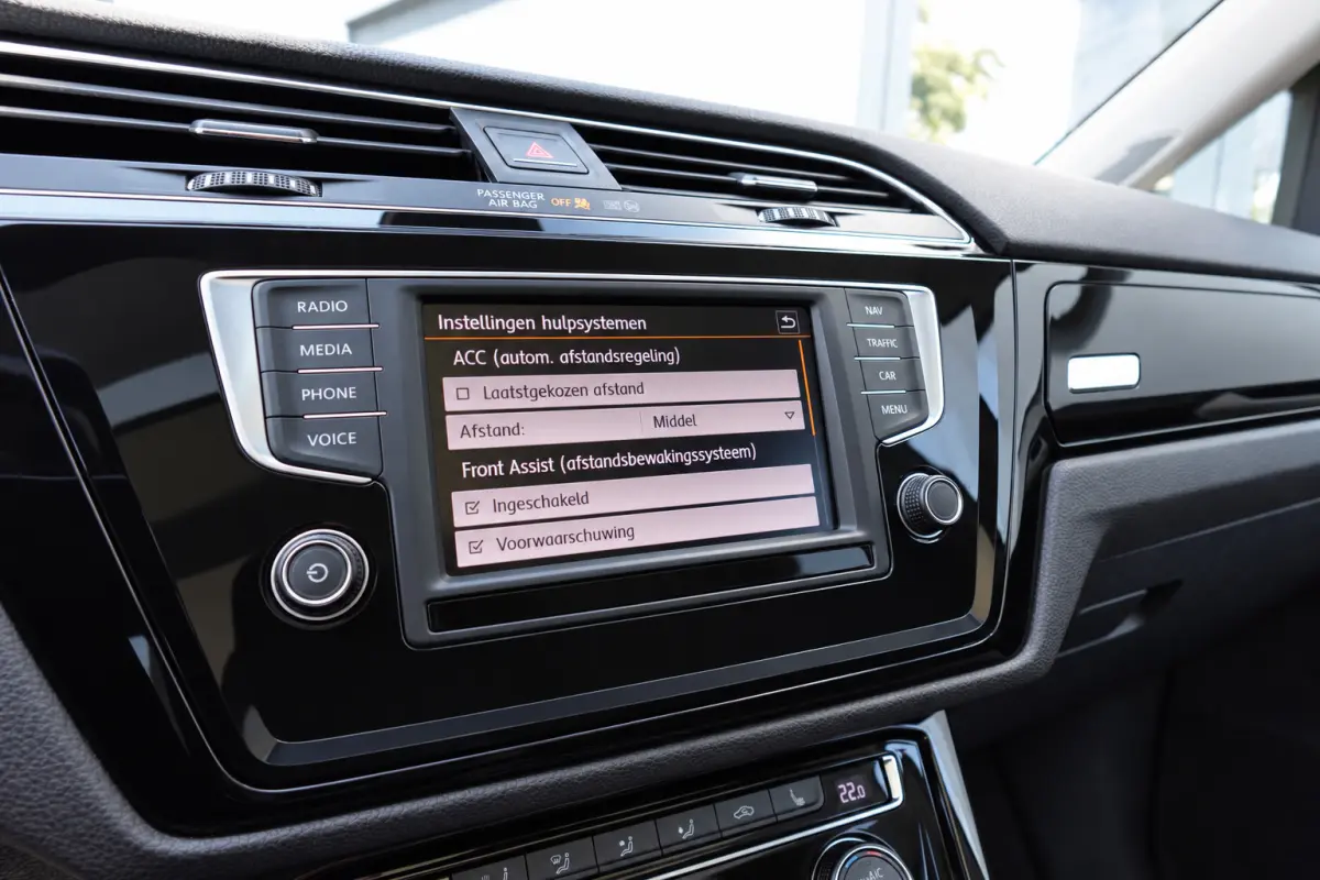 1.4 TSI Connected Series 7P NAVI CAM PDC