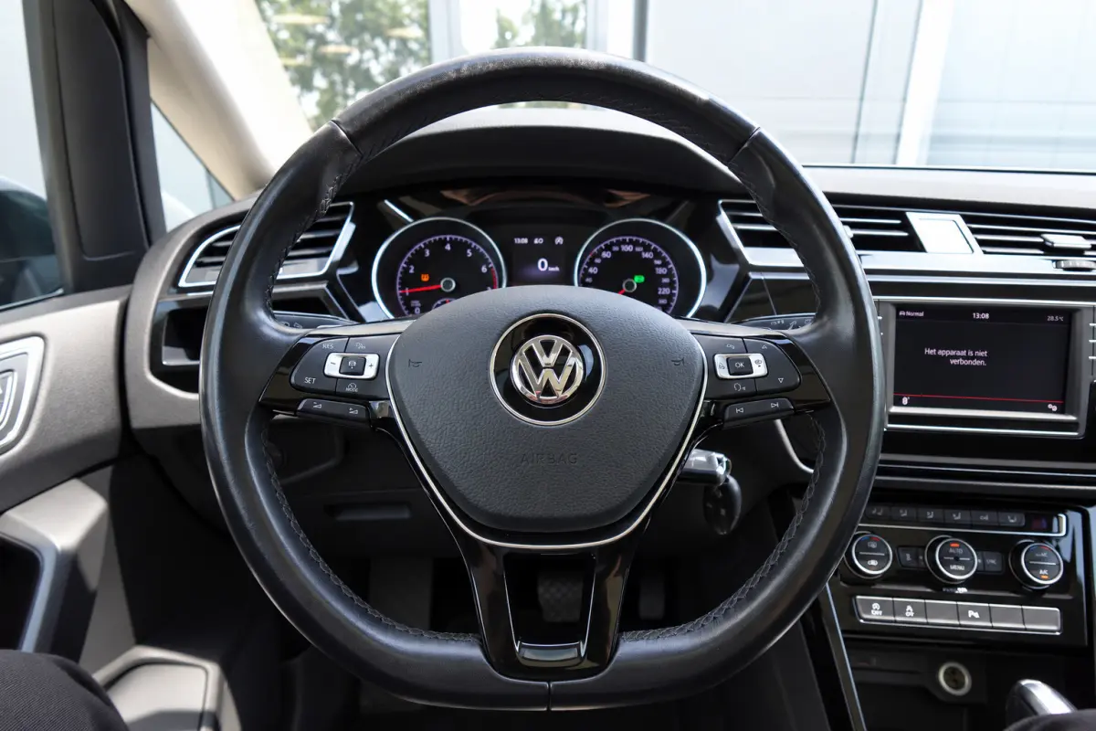 1.4 TSI Connected Series 7P NAVI CAM PDC