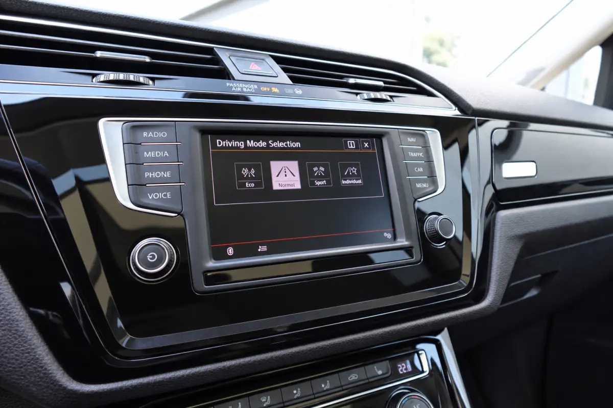1.4 TSI Connected Series 7P NAVI CAM PDC