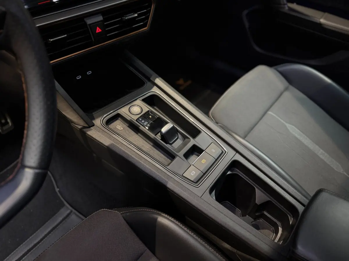 1.4 e-Hybrid VZ Copper Edition|Sfeer|Camera|Keyless|ACC|Bovag Garantie
