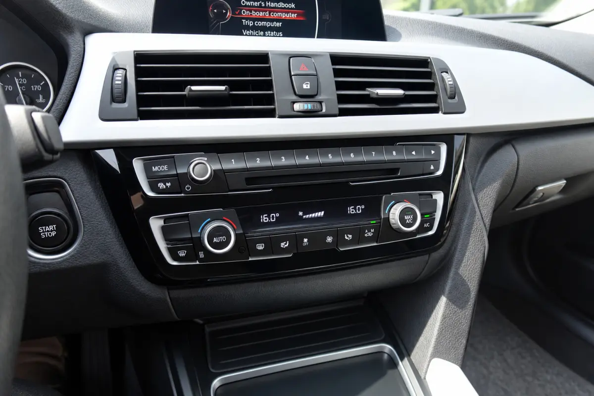 330e Essential NAVI LED PDC