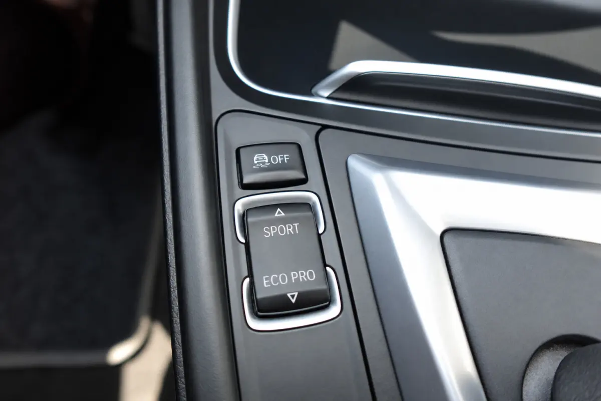 330e Essential NAVI LED PDC