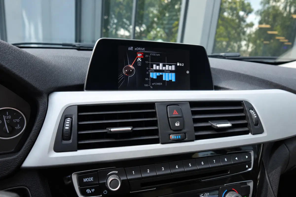 330e Essential NAVI LED PDC