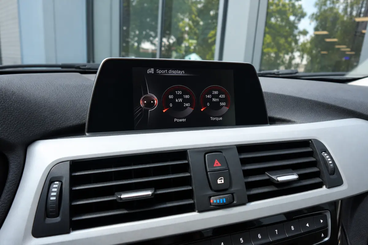 330e Essential NAVI LED PDC
