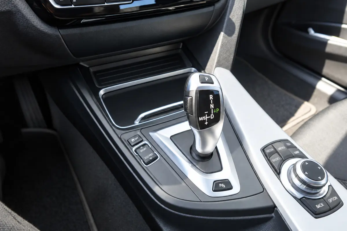 330e Essential NAVI LED PDC