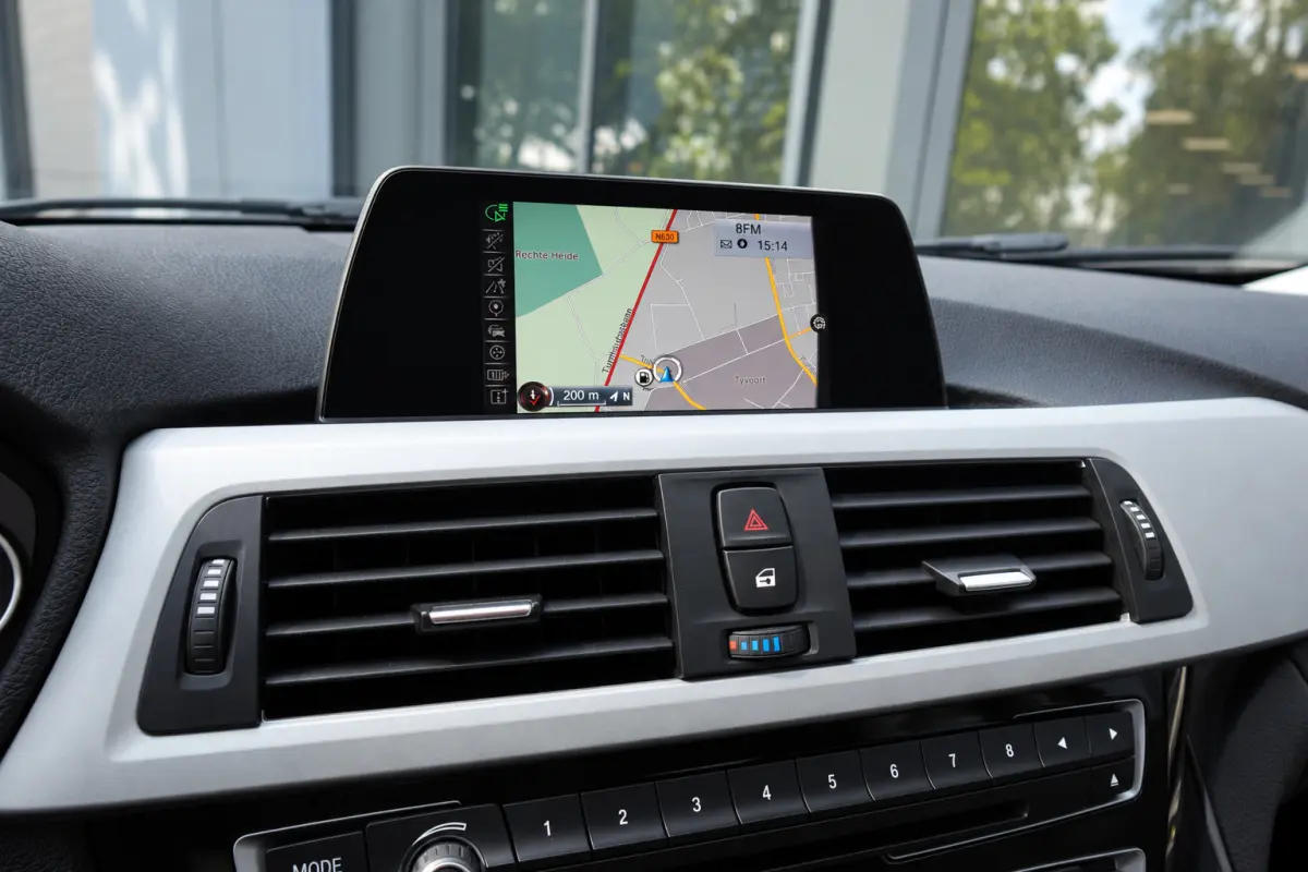 330e Essential NAVI LED PDC