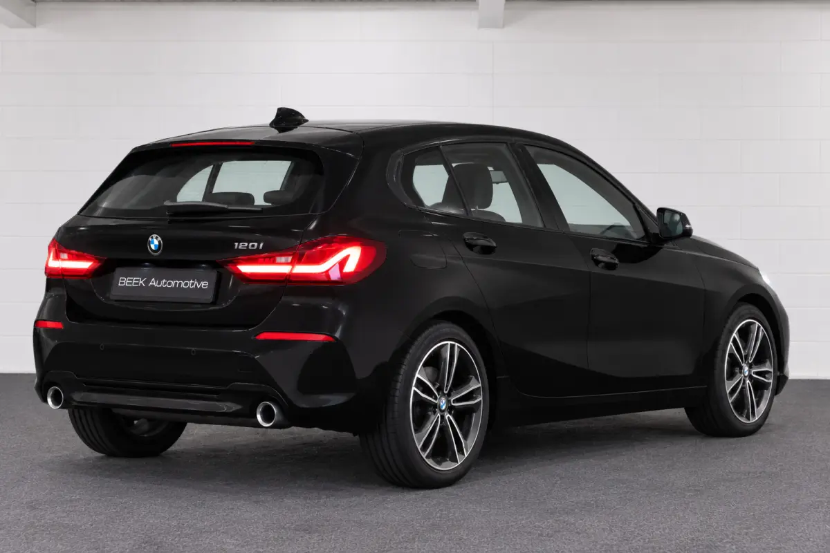 120i Sport Line | PDC | Stoelverwarming | Apple CarPlay