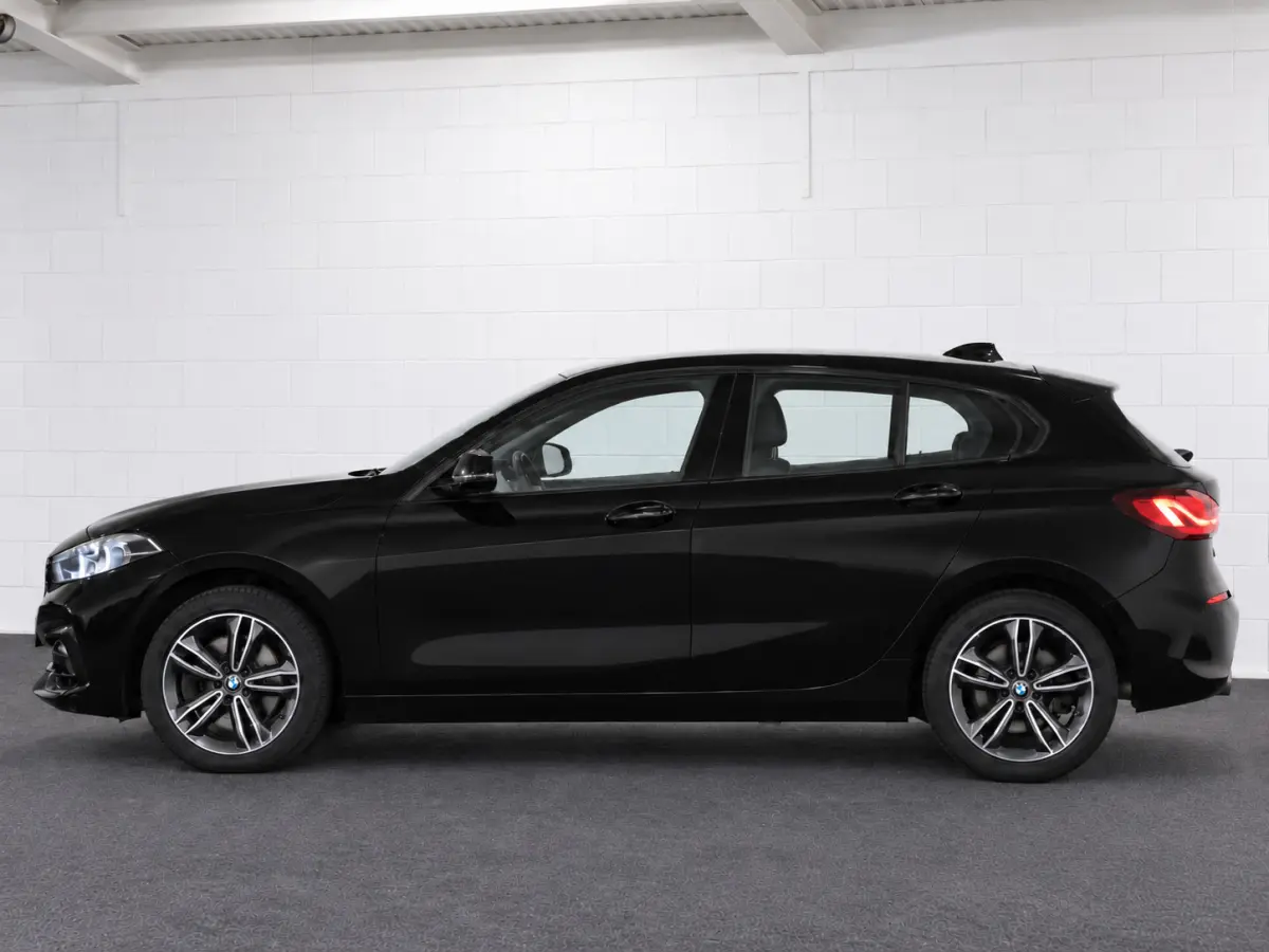 120i Sport Line | PDC | Stoelverwarming | Apple CarPlay