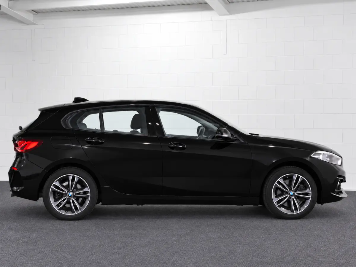 120i Sport Line | PDC | Stoelverwarming | Apple CarPlay