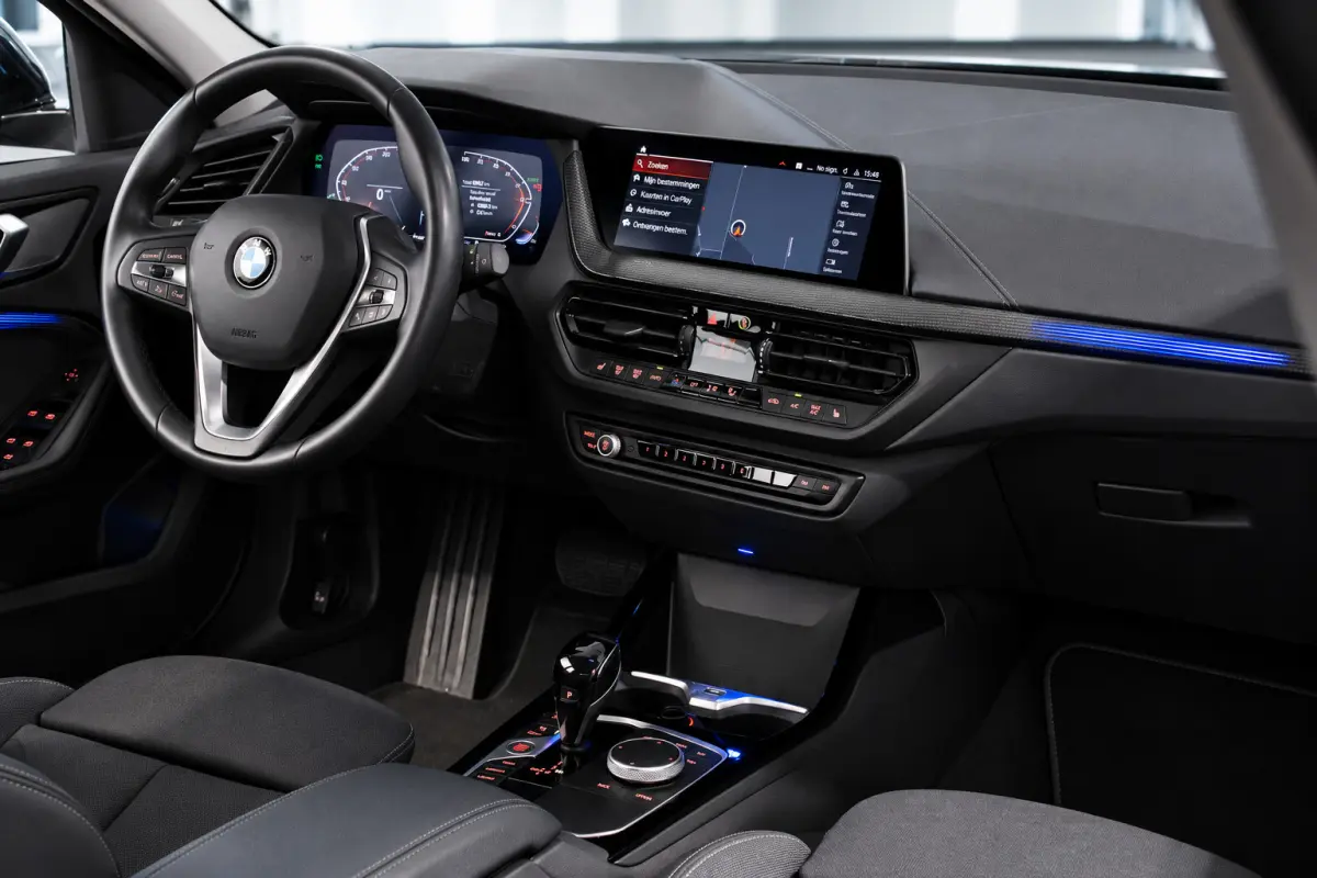 120i Sport Line | PDC | Stoelverwarming | Apple CarPlay