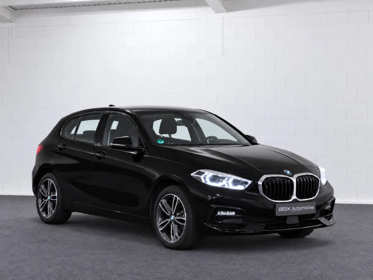 120i Sport Line | PDC | Stoelverwarming | Apple CarPlay