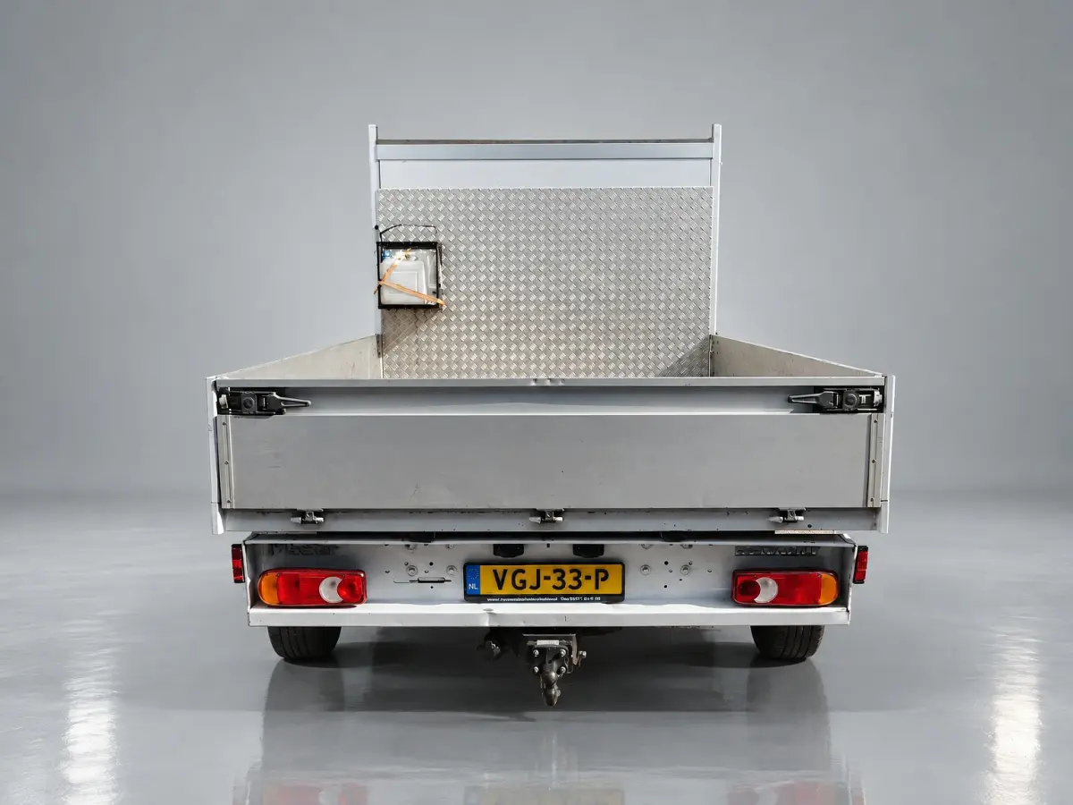 T35 2.3 dCi 145 L4 DL DUBBELE CABINE OPEN LAADBAK