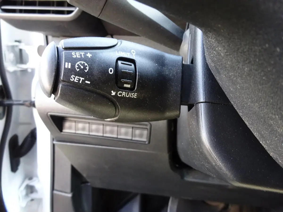 1.2 PureTech Pro BENZINE AIRCO NAVI CRUISE CONTROL PDC SCHUIFDEUR