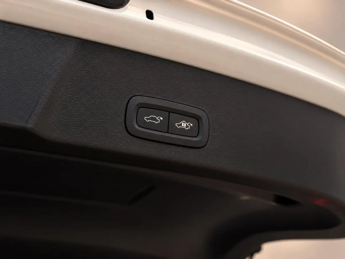 1.5 T5 Plug-in hybrid Ultimate Dark | Pano | H/K Sound | Surround View | BTW