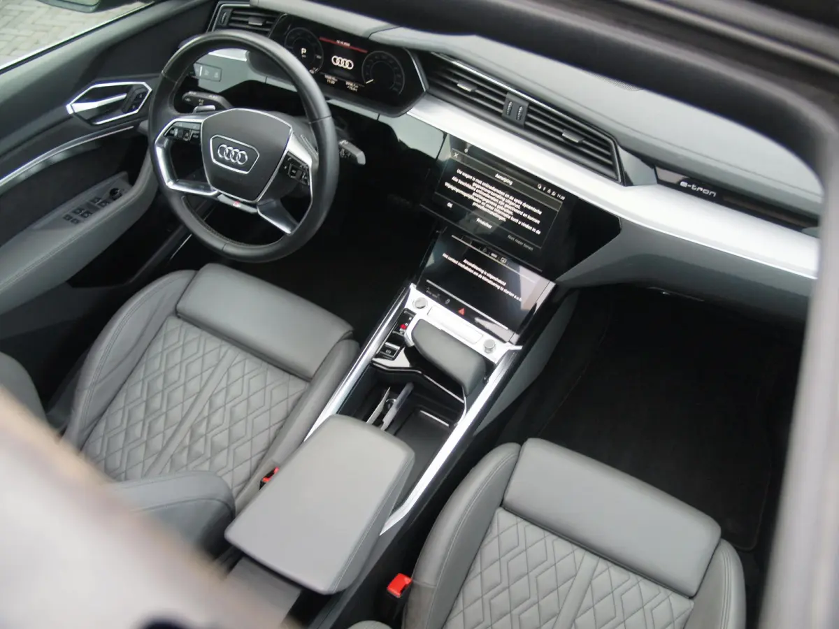 55 quattro S edition 95 kWh | SOH 92% | S-Line Stoelen | Panoramadak | Bang & Olufsen | Camera | Ambienteverlichting |
