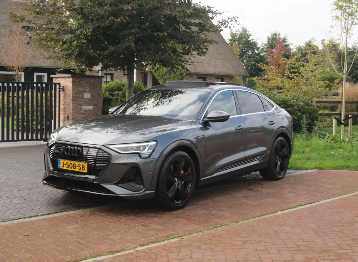 55 quattro S edition 95 kWh | SOH 92% | S-Line Stoelen | Panoramadak | Bang & Olufsen | Camera | Ambienteverlichting |
