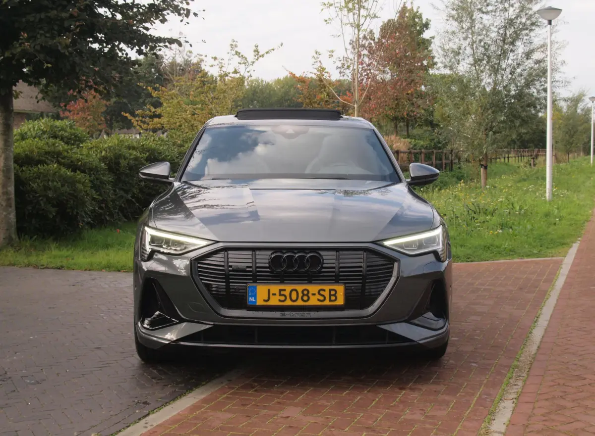 55 quattro S edition 95 kWh | SOH 92% | S-Line Stoelen | Panoramadak | Bang & Olufsen | Camera | Ambienteverlichting |