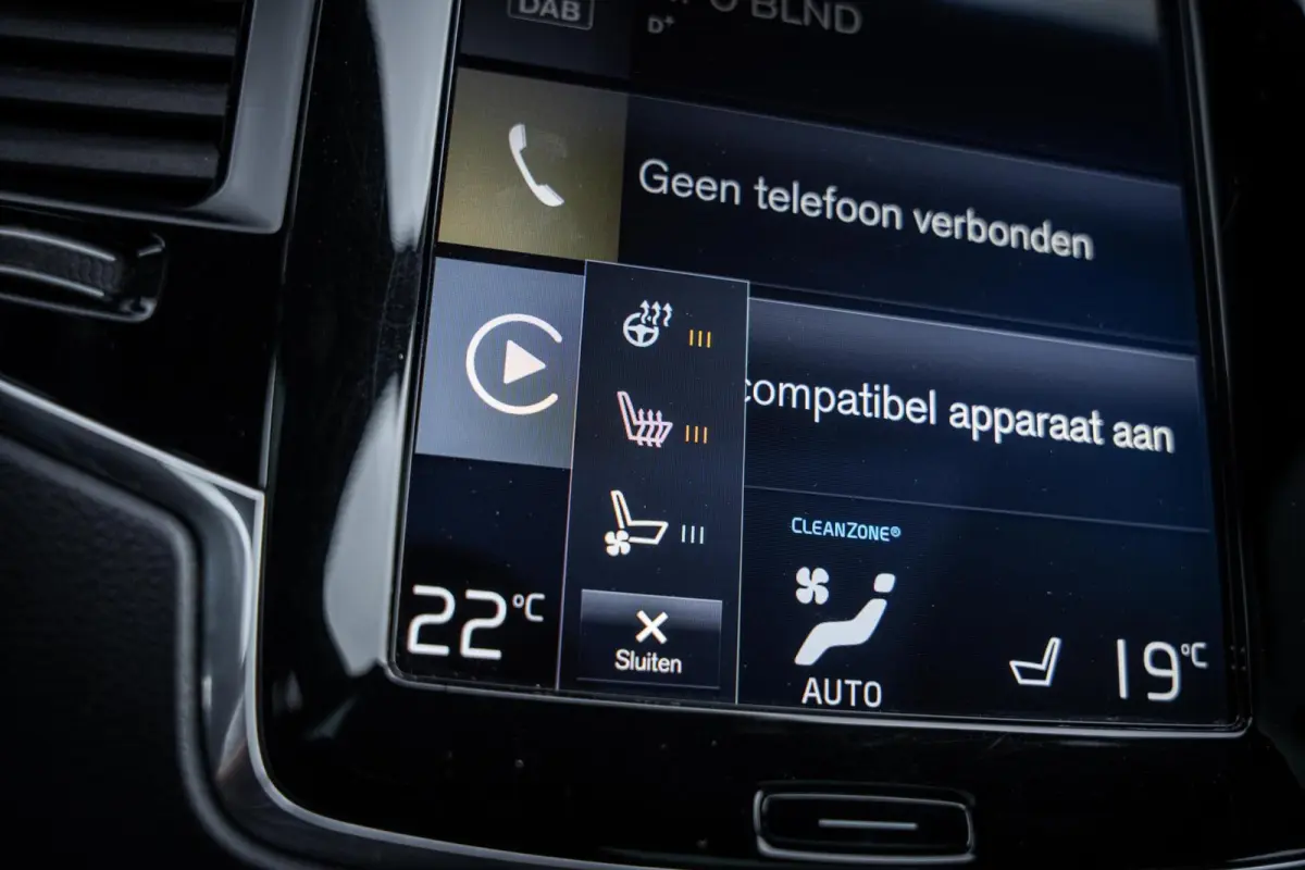 2.0 T8 Twin Engine AWD Inscription*VOL!!*LUCHT*B&W*PANO*