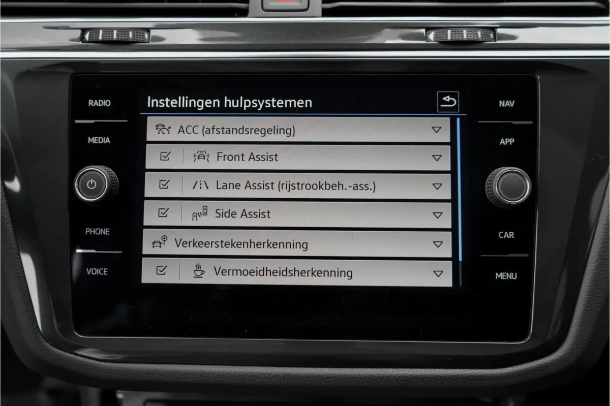 1.4 TSI eHybrid Elegance Pano ACC 360° IQ Light Stuurwielverw
