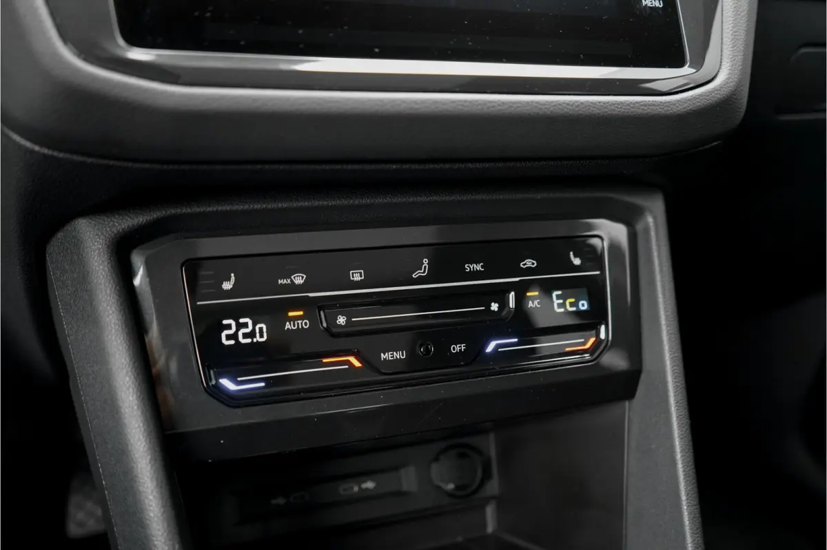 1.4 TSI eHybrid Elegance Pano ACC 360° IQ Light Stuurwielverw