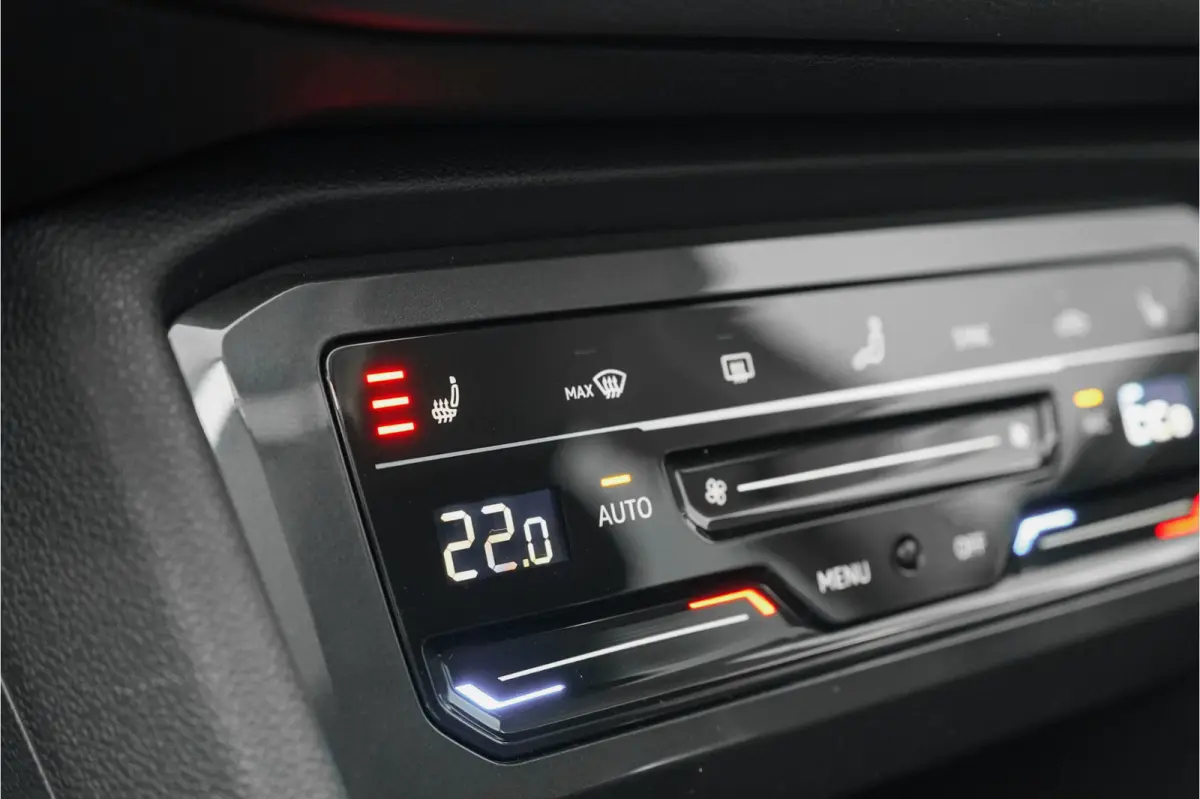 1.4 TSI eHybrid Elegance Pano ACC 360° IQ Light Stuurwielverw