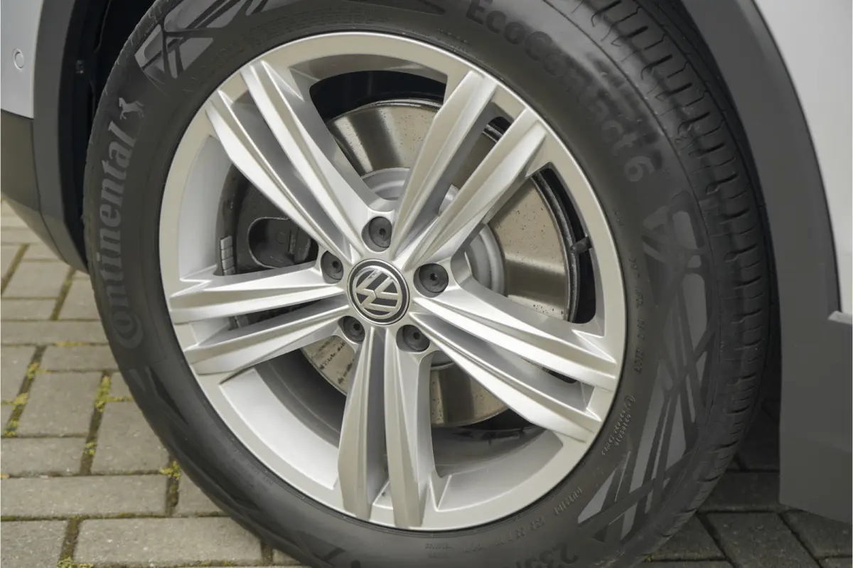 1.4 TSI eHybrid Elegance Pano ACC 360° IQ Light Stuurwielverw